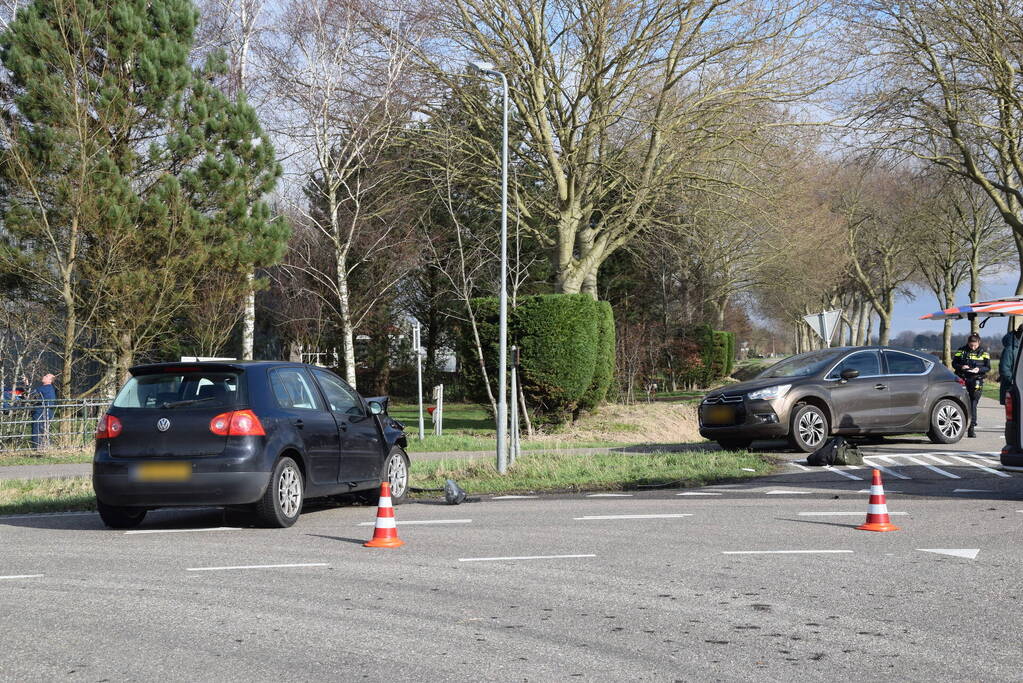 Dronken bestuurder zorgt voor grote schade op kruising