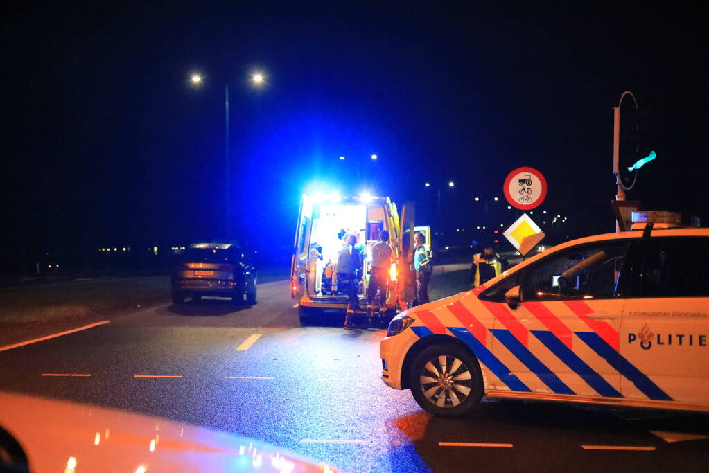 Zwaargewonde bij aanrijding tussen auto en fietser