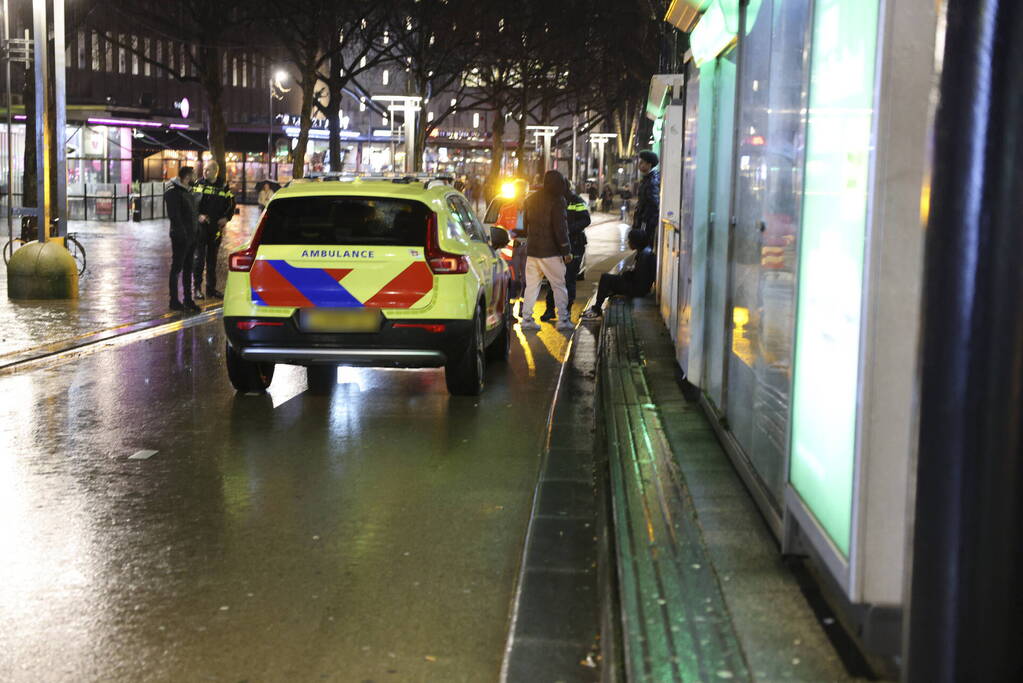 Gewonde na botsing met fietser, onrust tussen jongeren