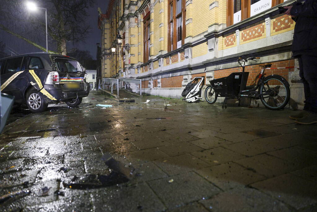 Fikse ravage bij aanrijding tussen meerdere voertuigen