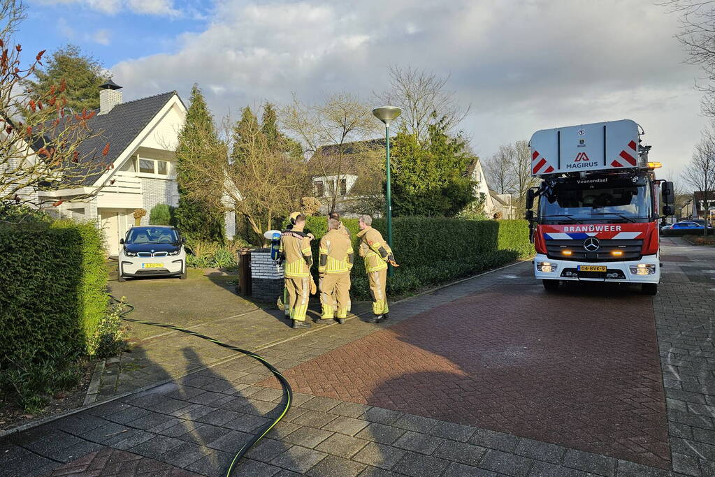 Isolatiemateriaal vat vlam in woning