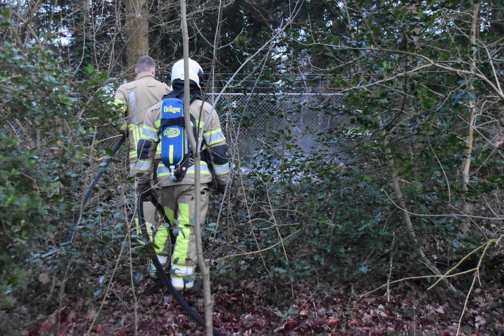 Brandstichting in stapel hout