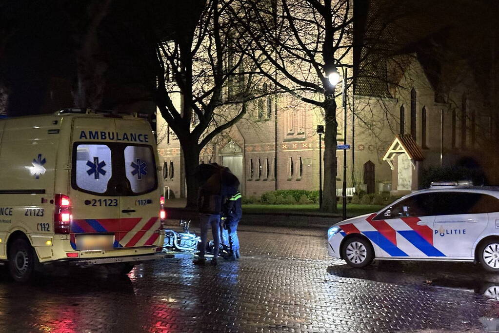 Motorrijder gaat onderuit en raakt gewond