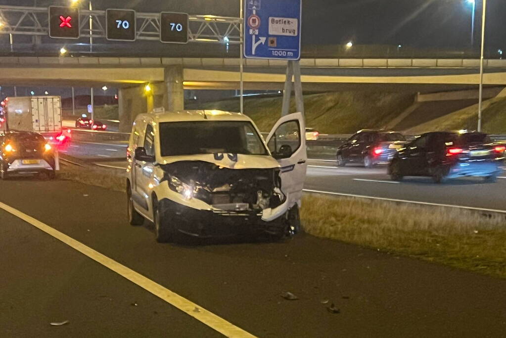 Meerdere voertuigen betrokken bij ongeval op snelweg