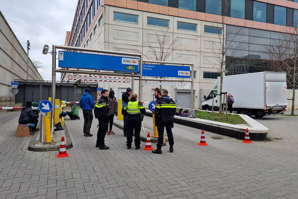 Extinction Rebellion blokkeert ING kantoor