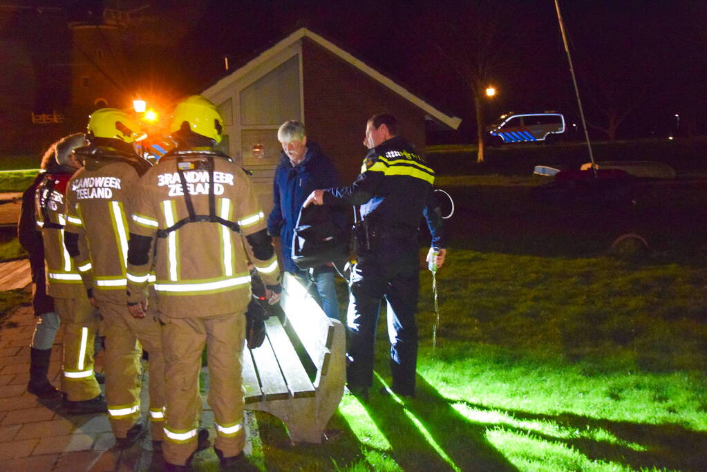Hulpdiensten massaal ingezet nadat alcoholist muts en bier achterlaat naast water