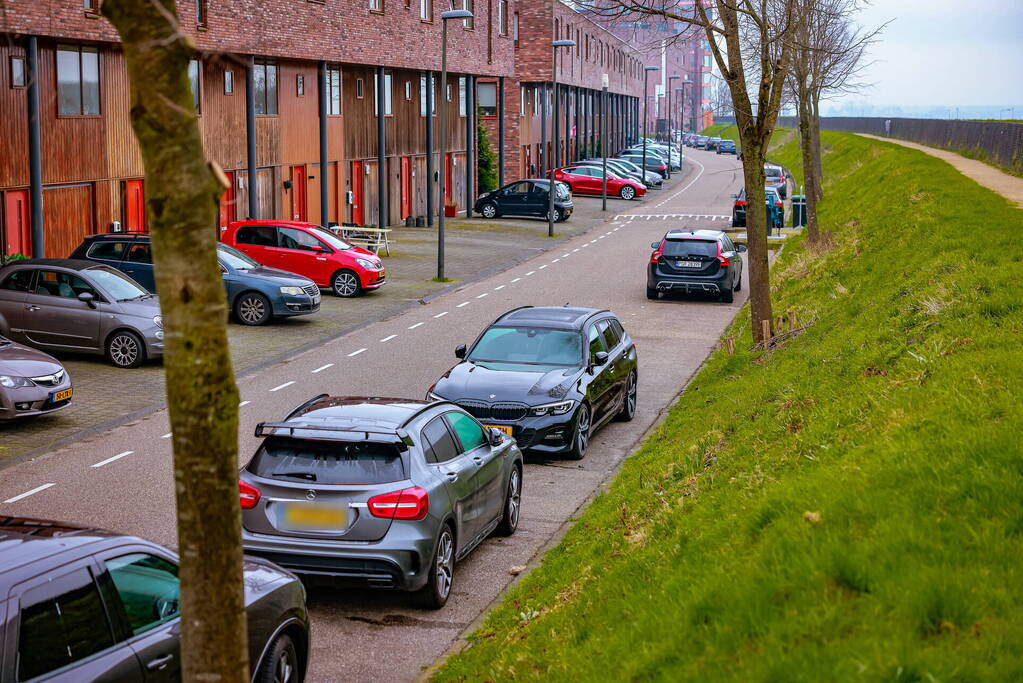Explosie bij geparkeerde BMW-auto in Nieuwland