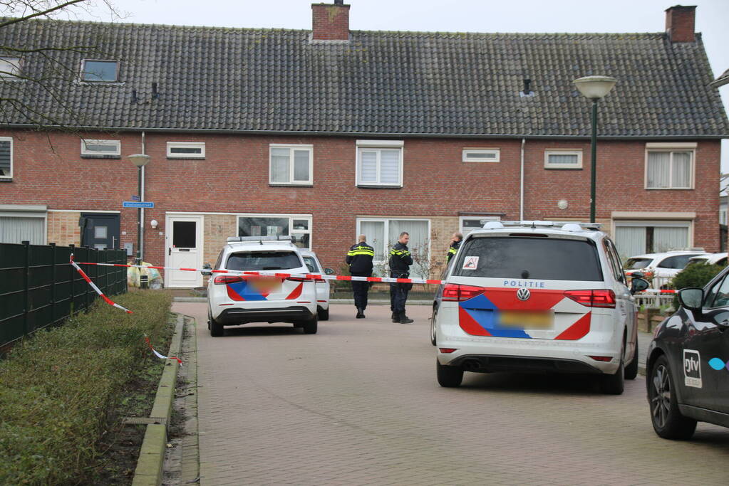 Overleden persoon aangetroffen, verdachte aangehouden