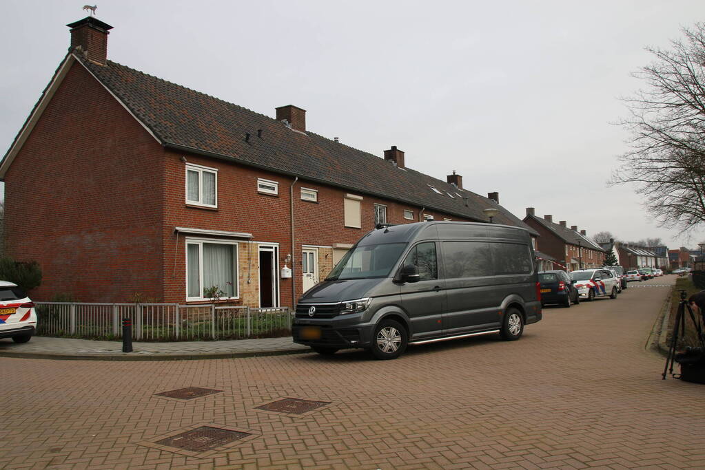 Overleden persoon aangetroffen, verdachte aangehouden