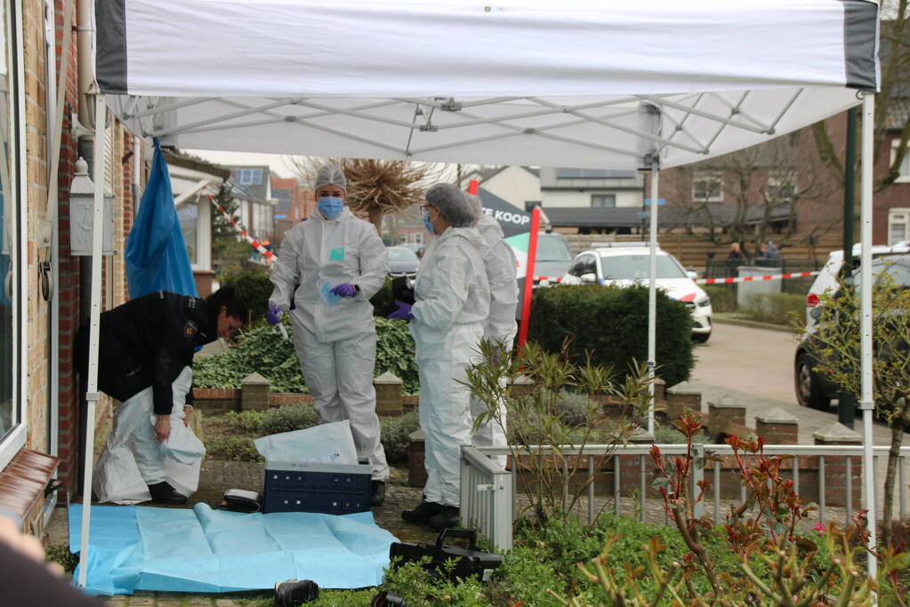 Overleden persoon aangetroffen, verdachte aangehouden