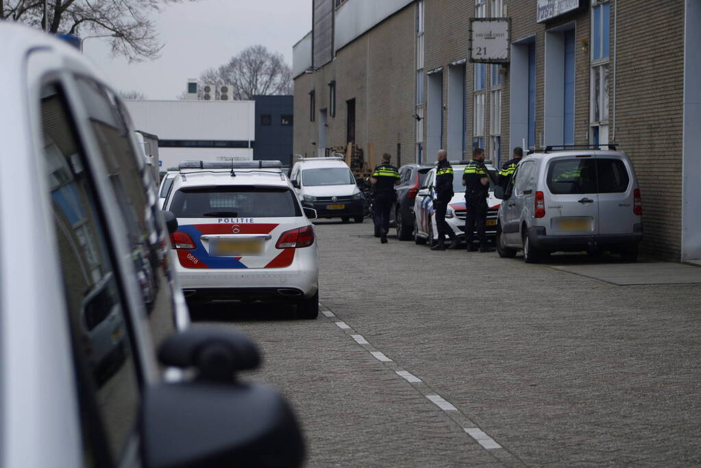 Politie vindt hennepkwekerij in bedrijfspand