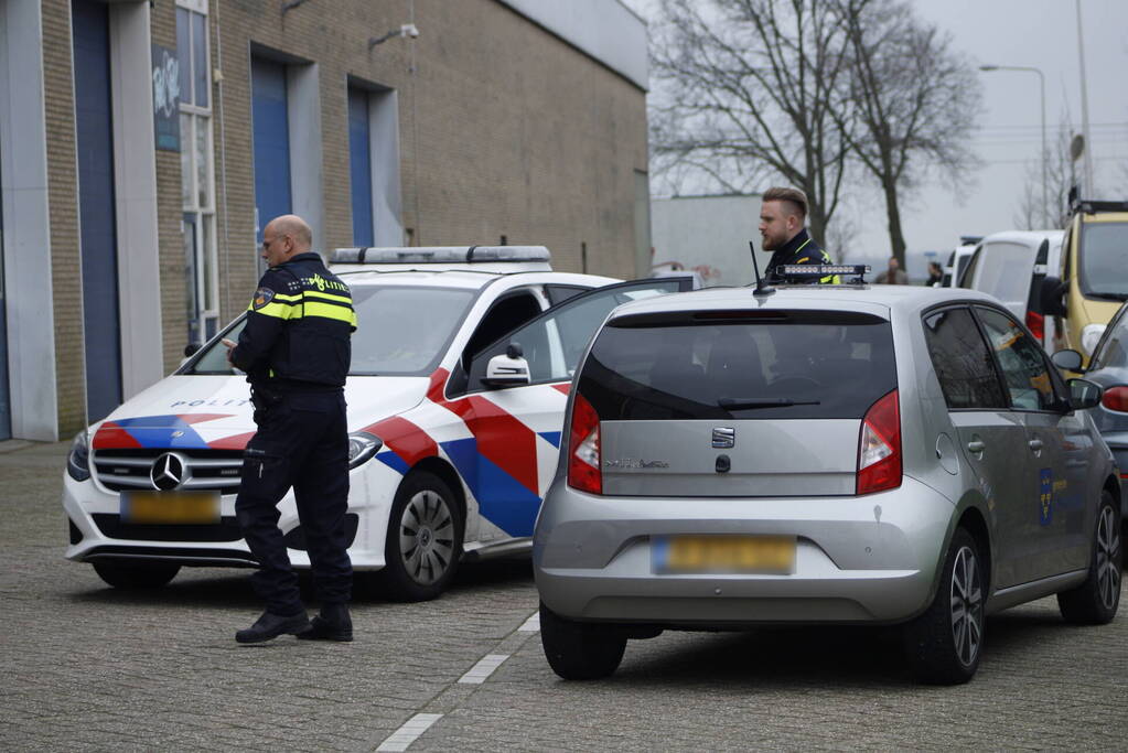 Politie vindt hennepkwekerij in bedrijfspand