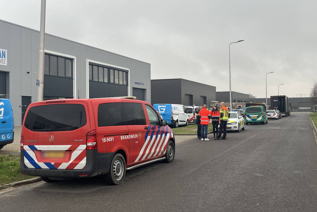 Vaten met onbekende stof aangetroffen