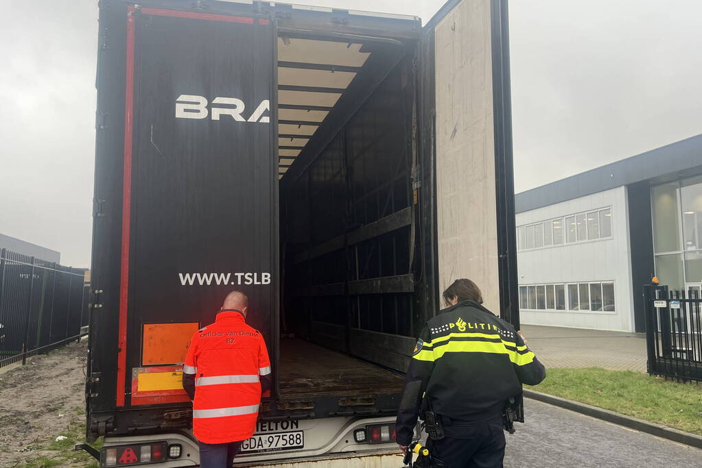 Vaten met onbekende stof aangetroffen