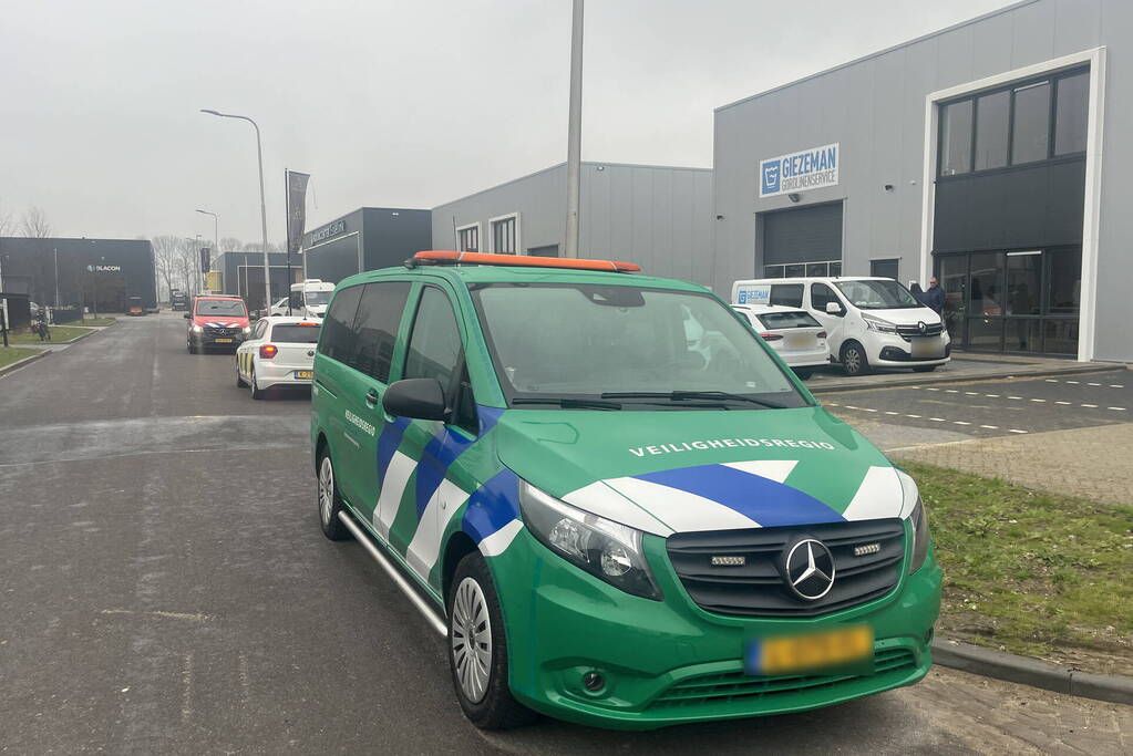 Vaten met onbekende stof aangetroffen