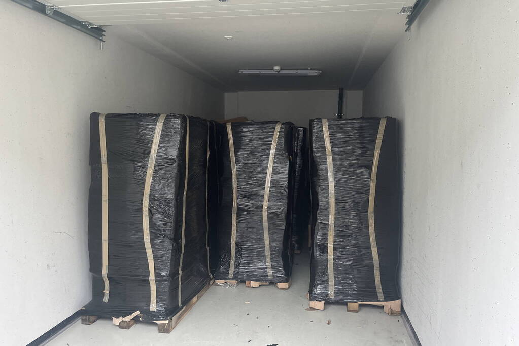 Vaten met onbekende stof aangetroffen