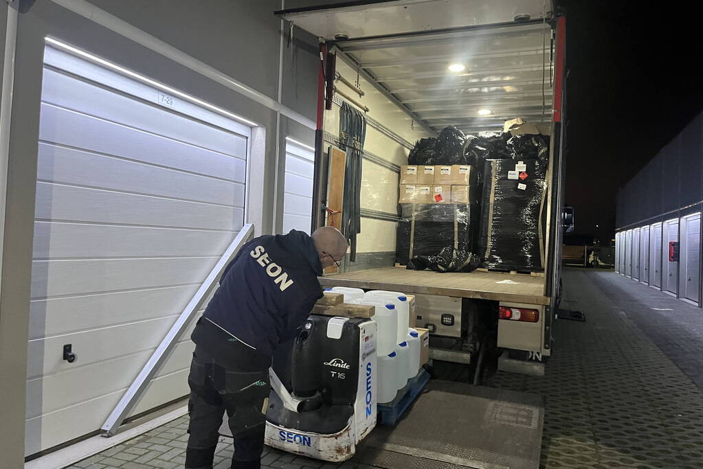 Vaten met onbekende stof aangetroffen