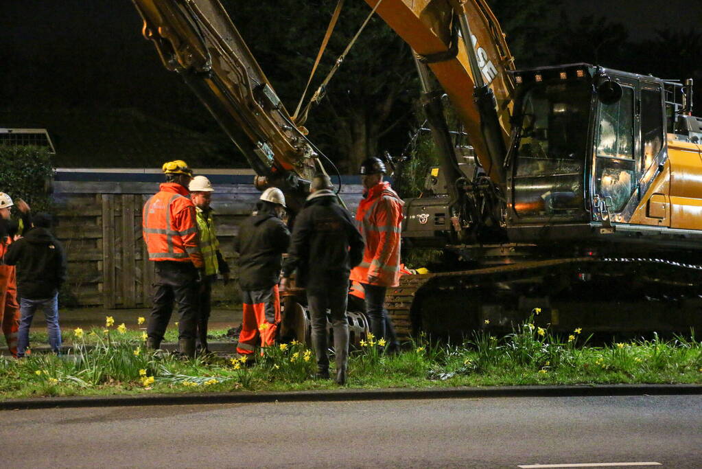 Te water geraakte graafmachine geborgen
