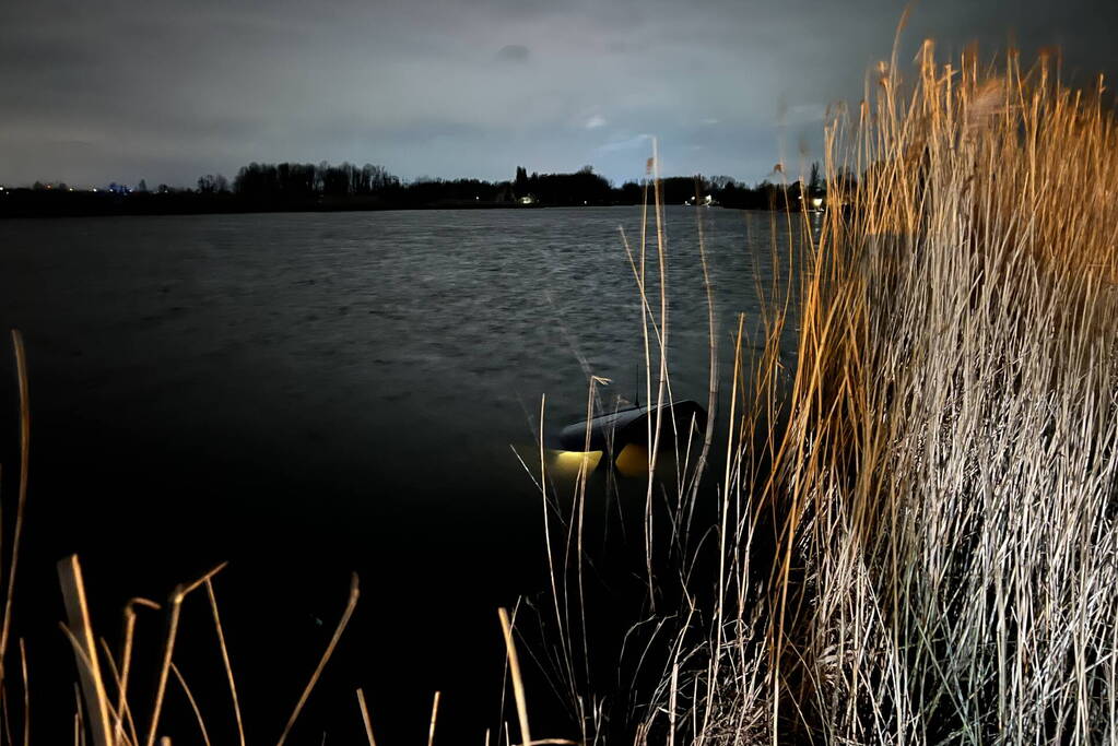 Automobilist verliest macht over stuur en belandt in het water