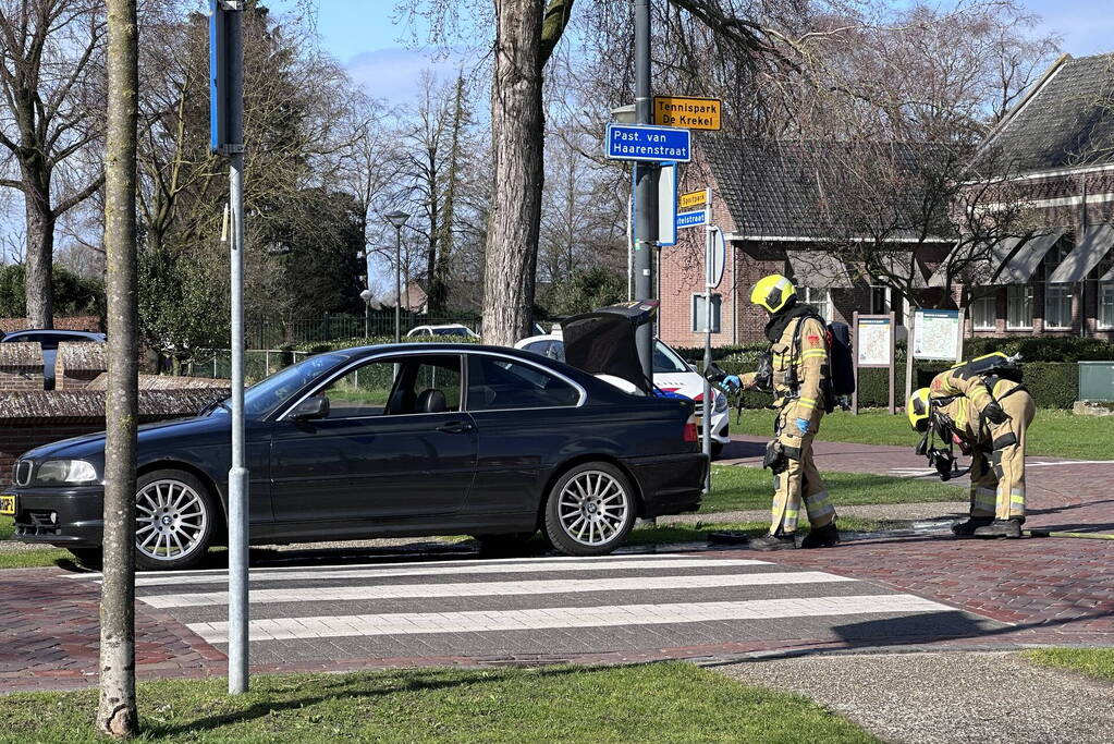 Brandweer in actie voor smeulende geur in kofferbak