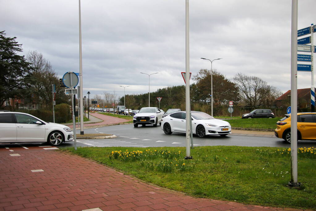 Overstekende scooterrijder aangereden door automobilist