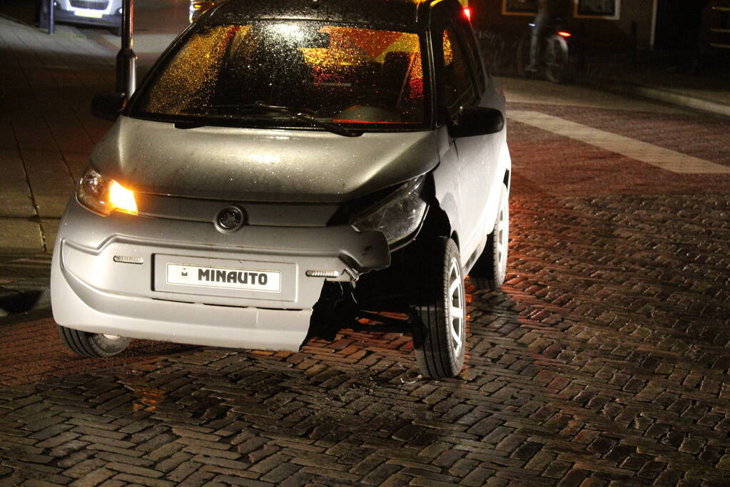 Automobilist rijdt door na botsing met brommobiel