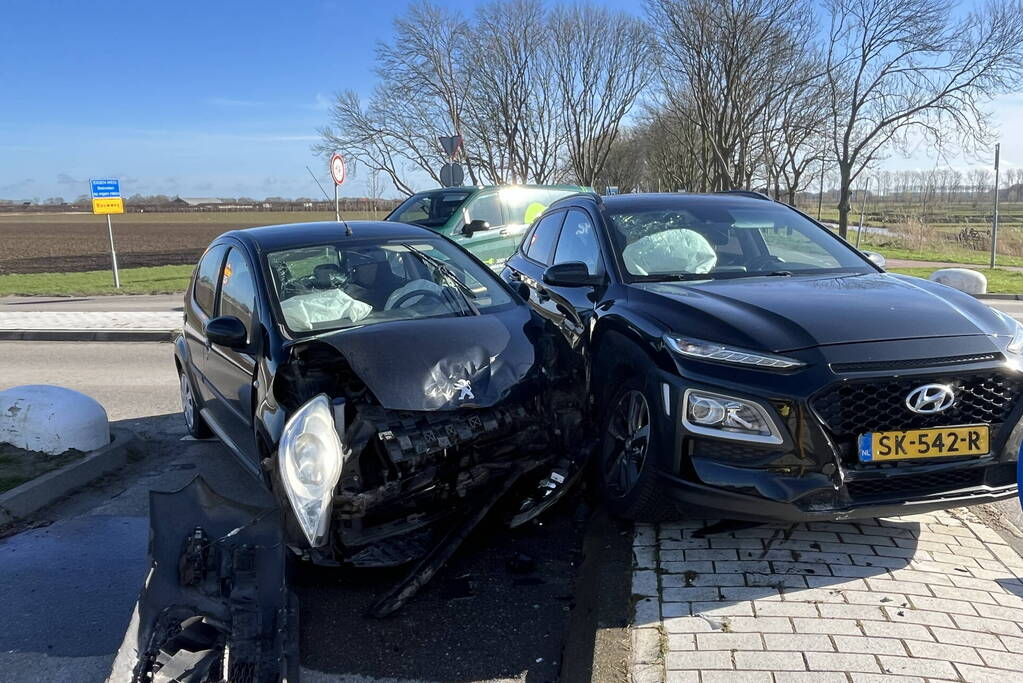 Frontale botsing op kruispunt