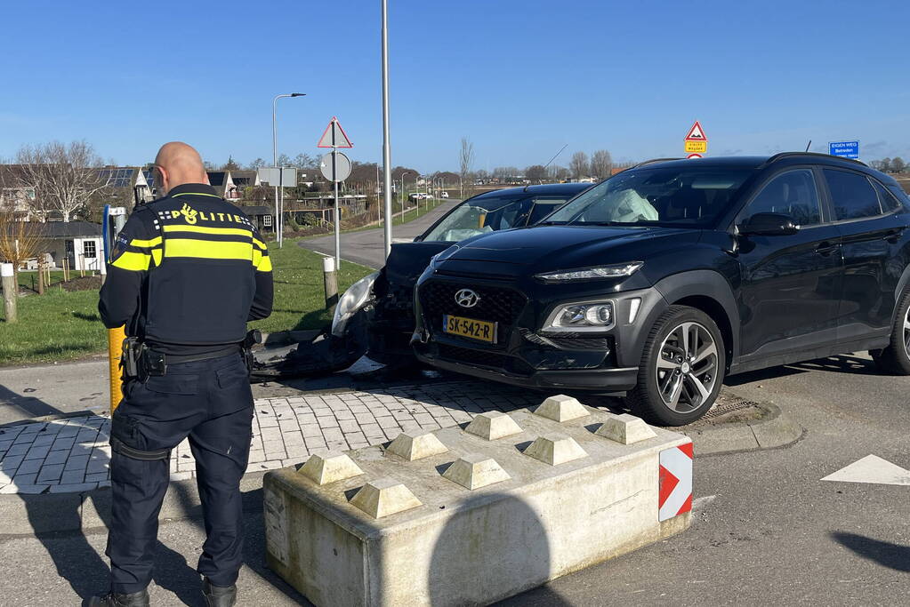 Frontale botsing op kruispunt