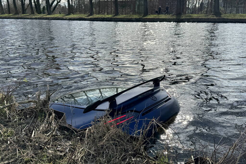 Zeer exclusieve Mercedes te water