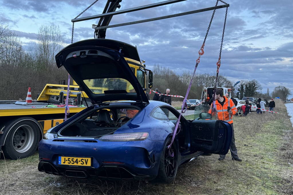 Zeer exclusieve Mercedes te water