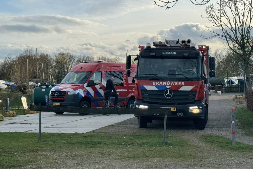 Brandweer redt omgeslagen zeiler uit haven