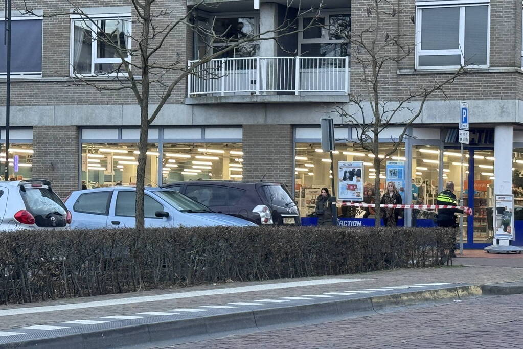 Brandweer dooft brand in kofferbak