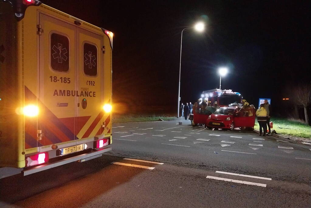 Brommerrijder gewond bij botsing met automobilist, traumahelikopter geland