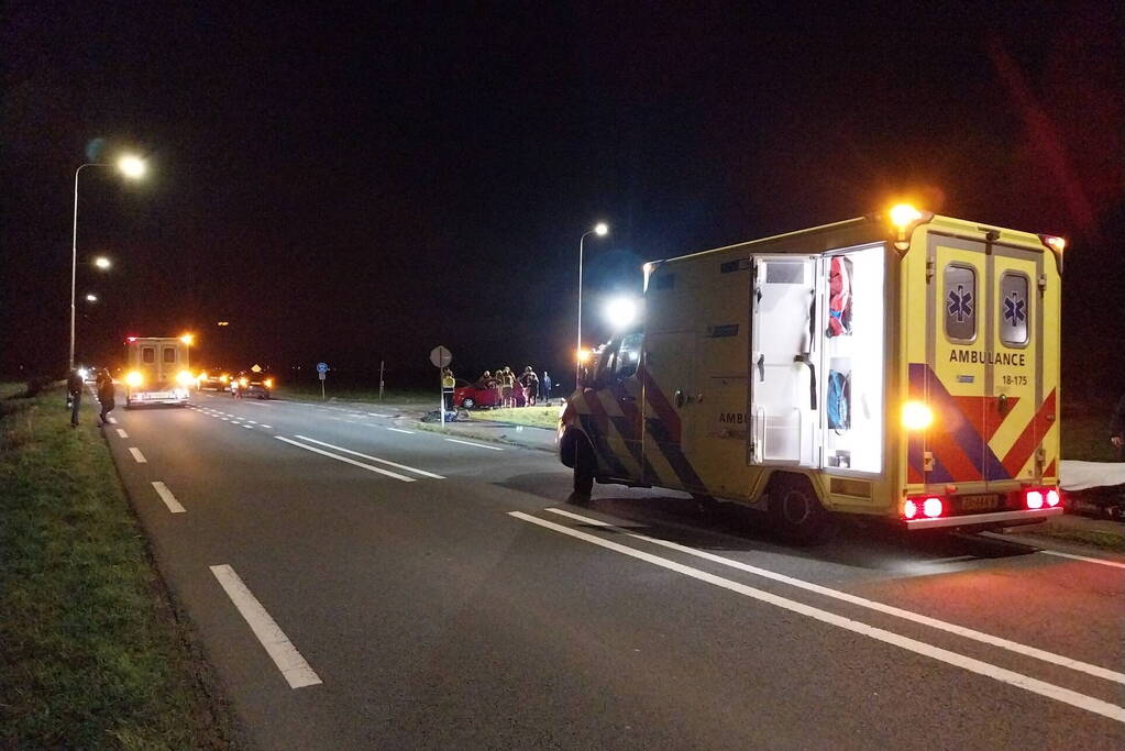 Brommerrijder gewond bij botsing met automobilist, traumahelikopter geland