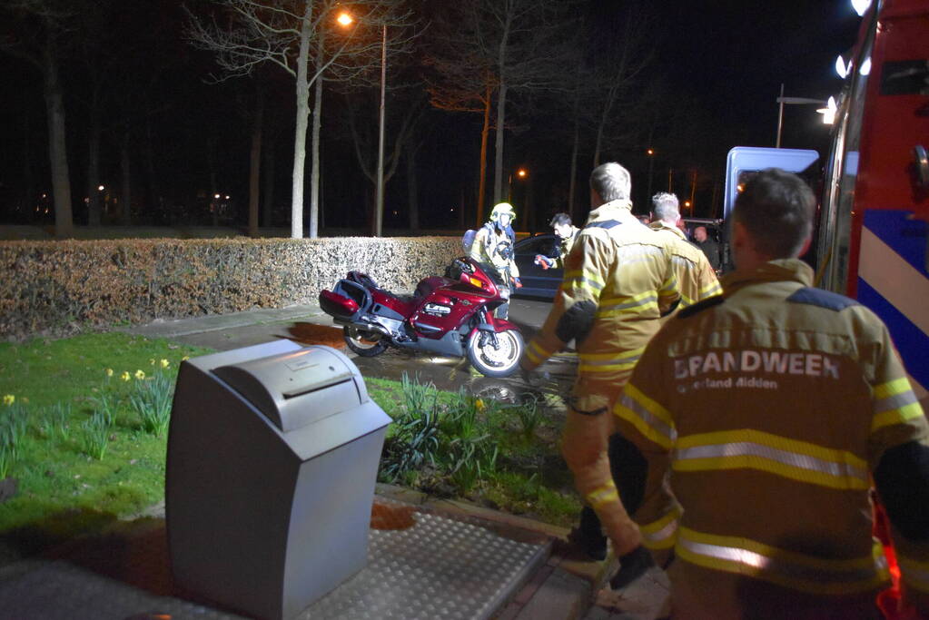 Motor vat vlam tijdens parkeren