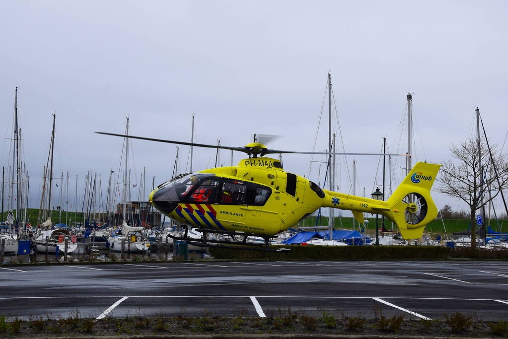 Traumahelikopter landt voor medische noodsituatie met kindje