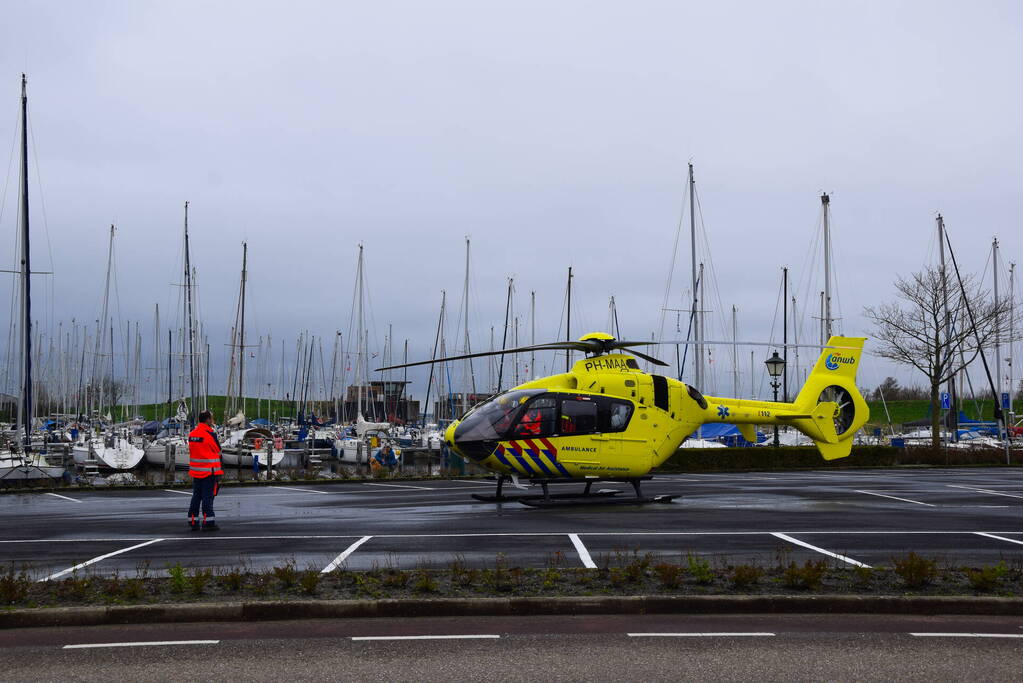 Traumahelikopter landt voor medische noodsituatie met kindje