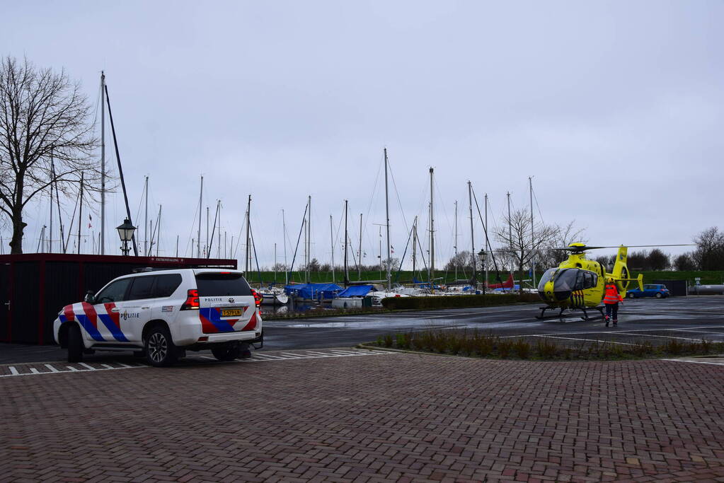 Traumahelikopter landt voor medische noodsituatie met kindje