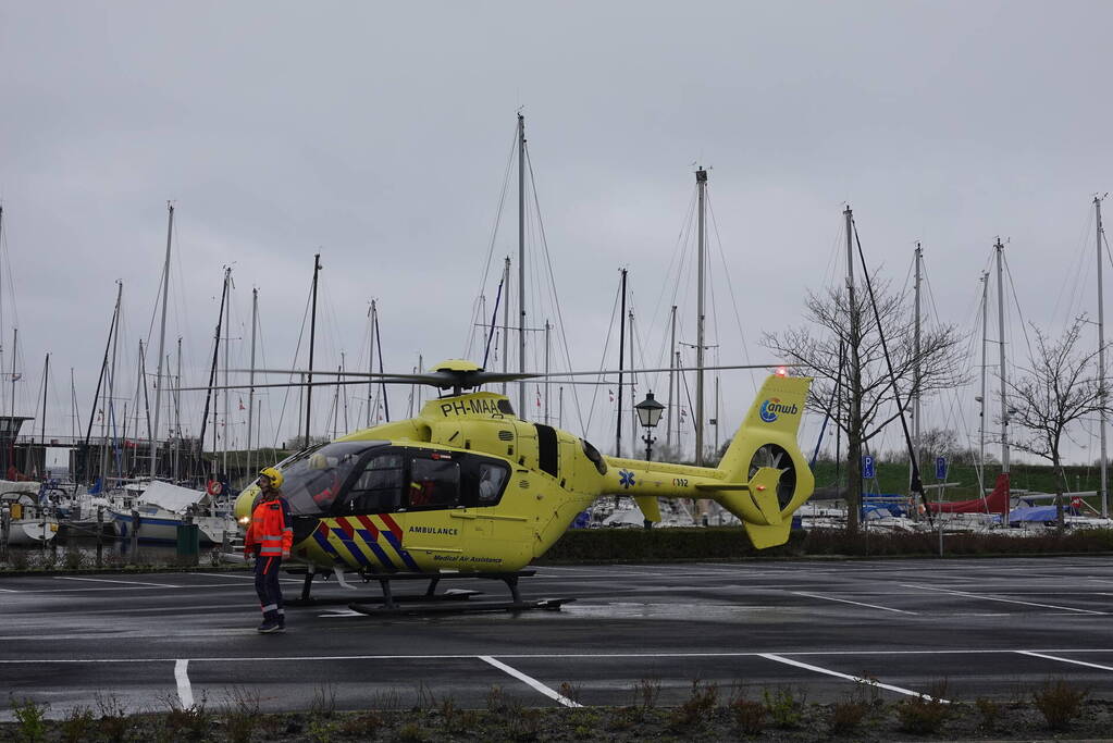 Traumahelikopter landt voor medische noodsituatie met kindje