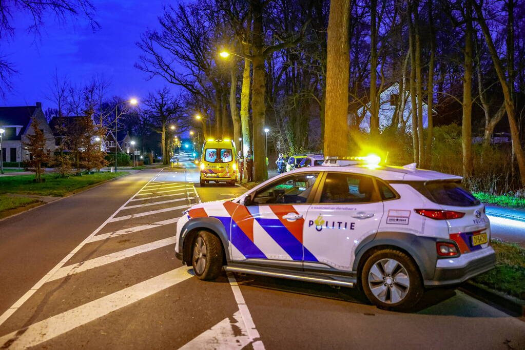 Man gewond op fietspad