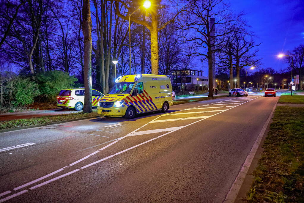 Man gewond op fietspad
