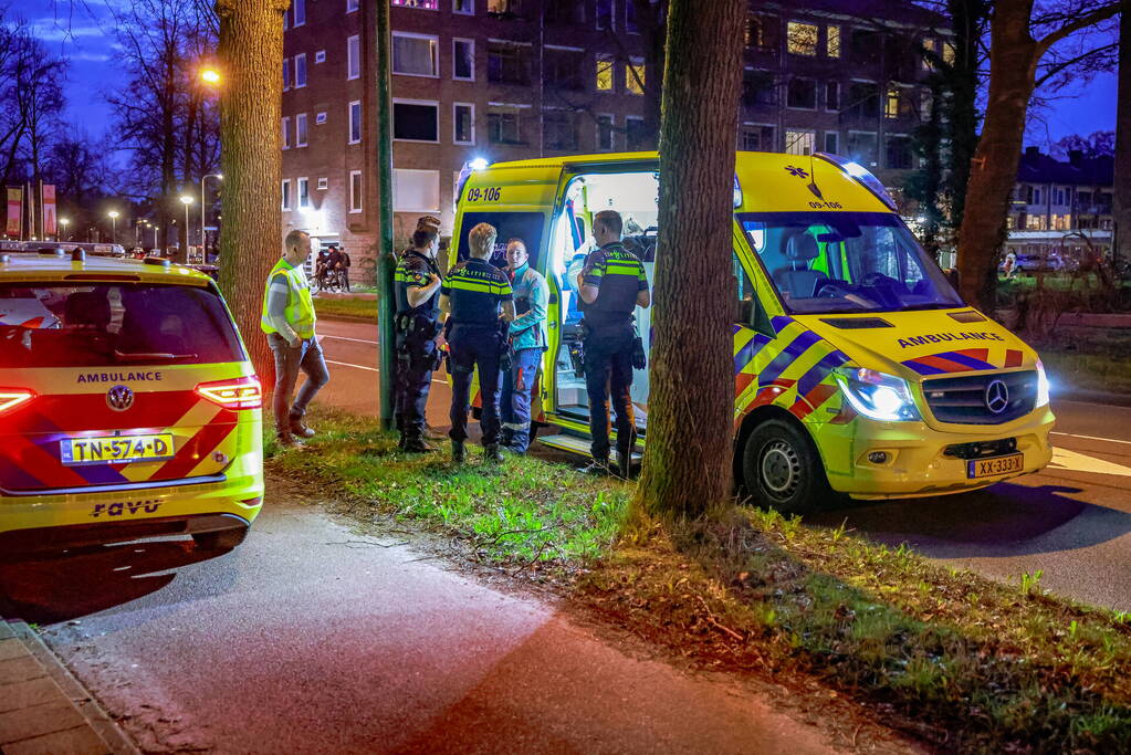 Man gewond op fietspad