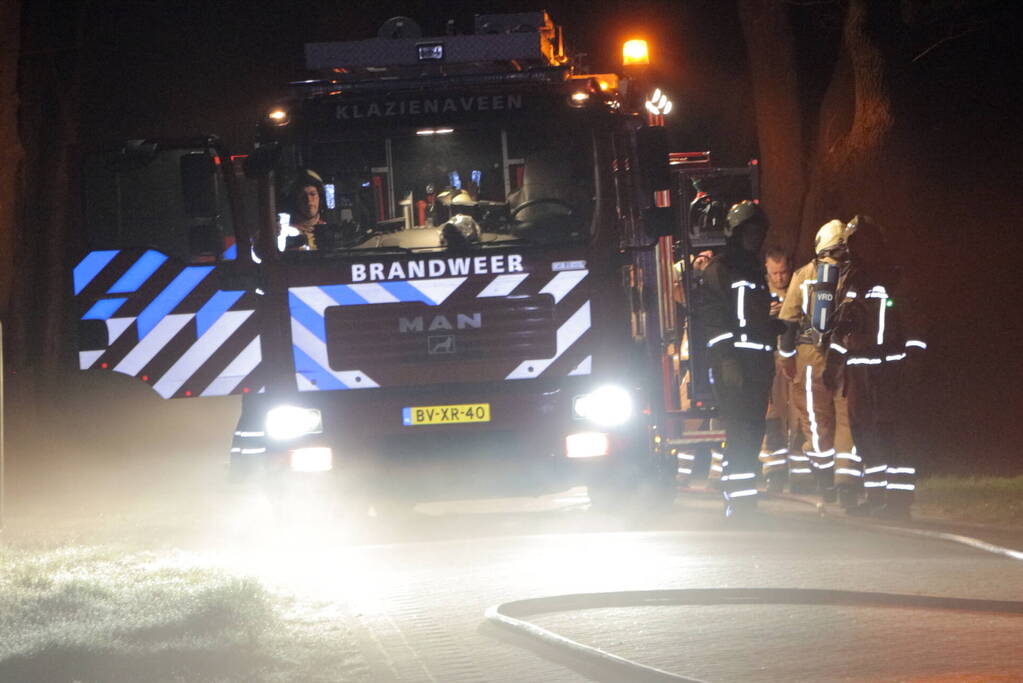 Auto brandt volledig uit