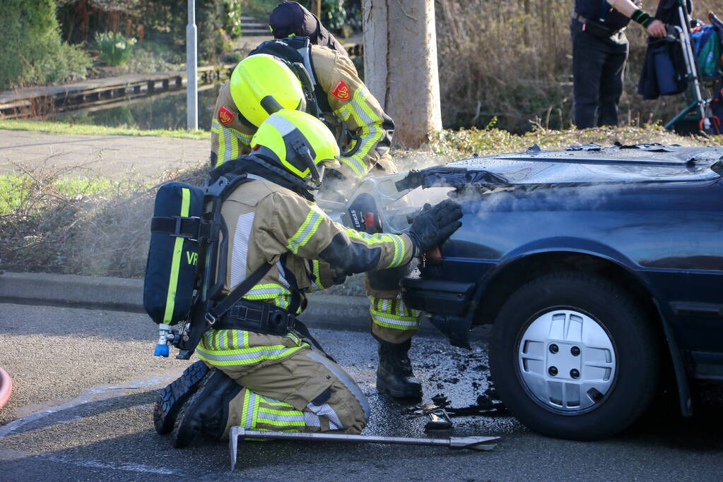 Oude auto fiks beschadigd na brand