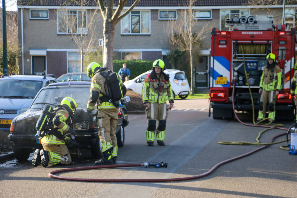 Oude auto fiks beschadigd na brand