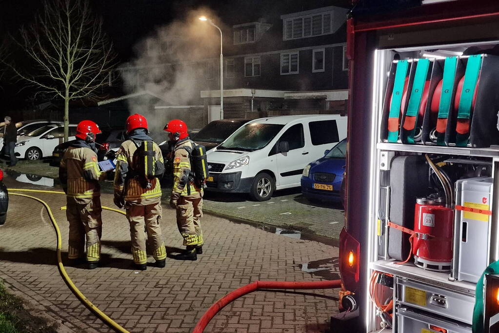 Twee auto's verwoest door brand