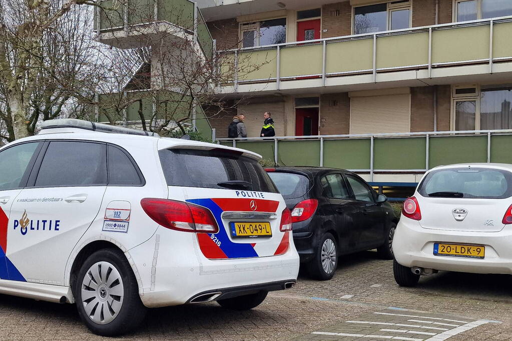 Politie onderzoekt explosie bij flat
