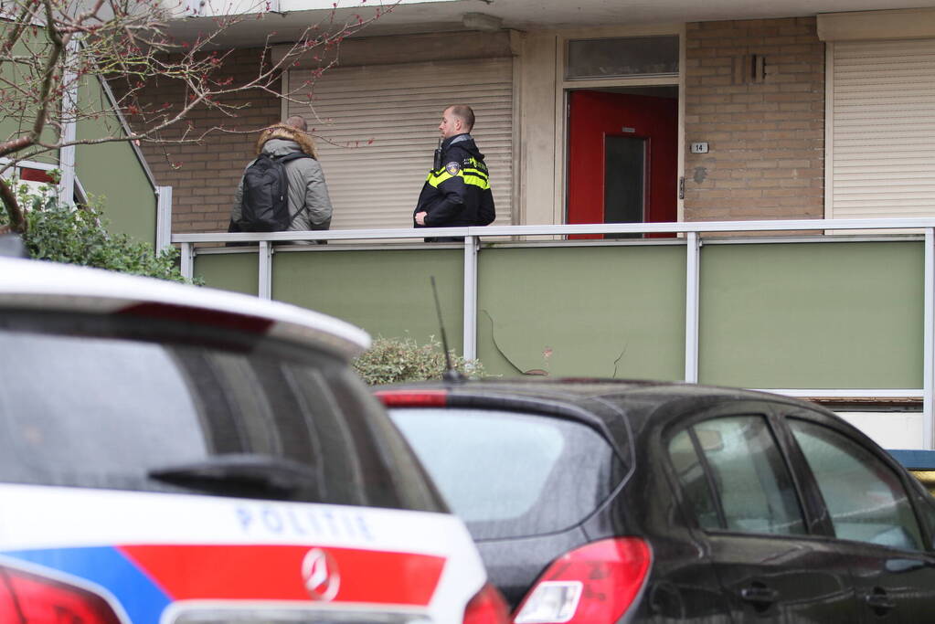 Politie onderzoekt explosie bij flat