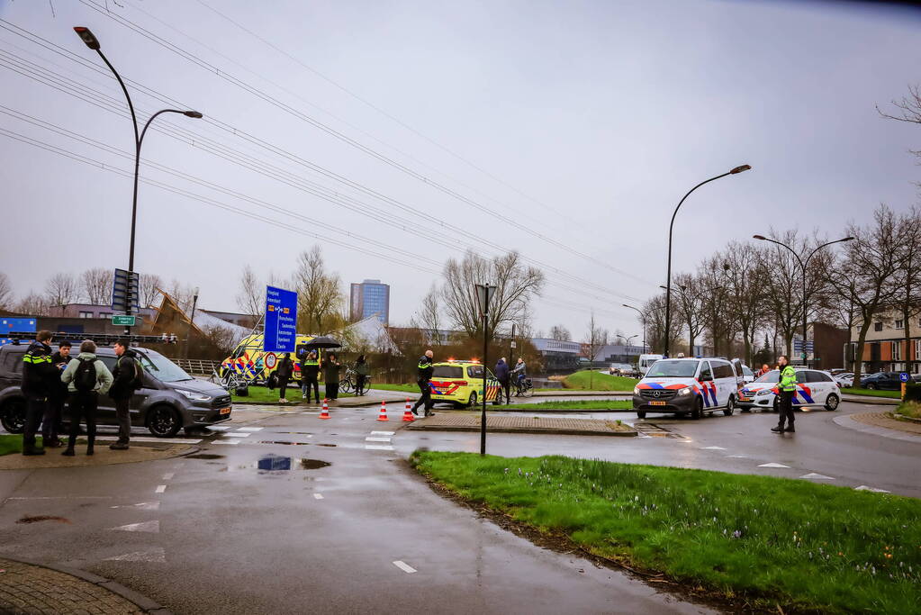 Traumahelikopter landt na ongeval met fietser