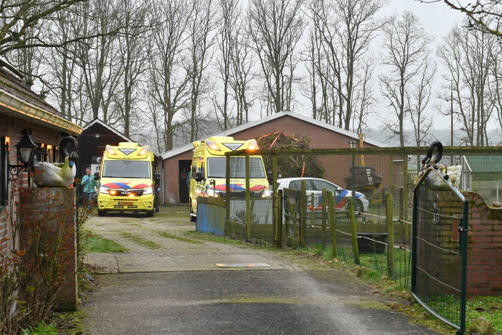Persoon ernstig gewond na val van ladder